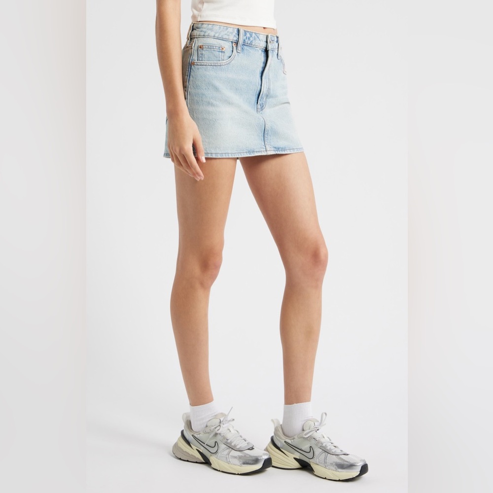 PacSun Light Wash Denim Mini Skirt Size 26 Y2K Casual